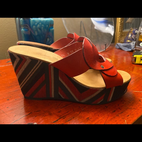 Clergerie 7.5 wedge sandal *RARE* - Picture 1 of 4
